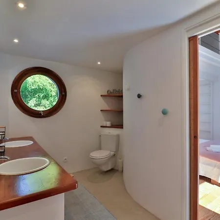 Mediterranean With Sea View In Bormes 펜션 르프라데