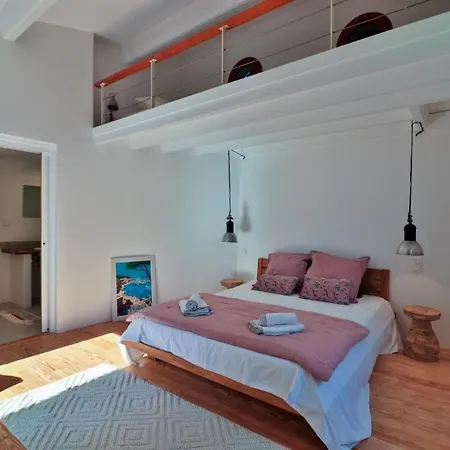 Mediterranean With Sea View In Bormes *