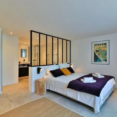 Mediterranean With Sea View In Bormes *