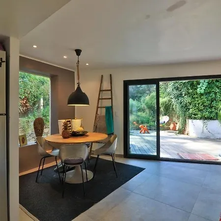 Mediterranean With Sea View In Bormes