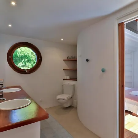 Mediterranean With Sea View In Bormes Le Pradet