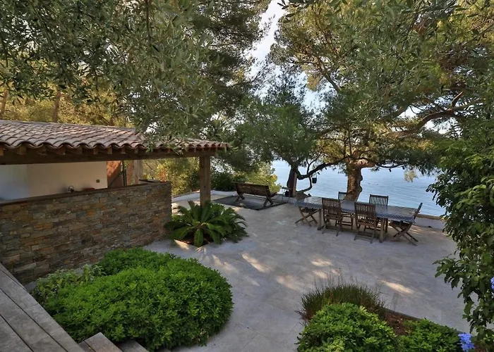 Mediterranean With Sea View In Bormes Ferienhaus