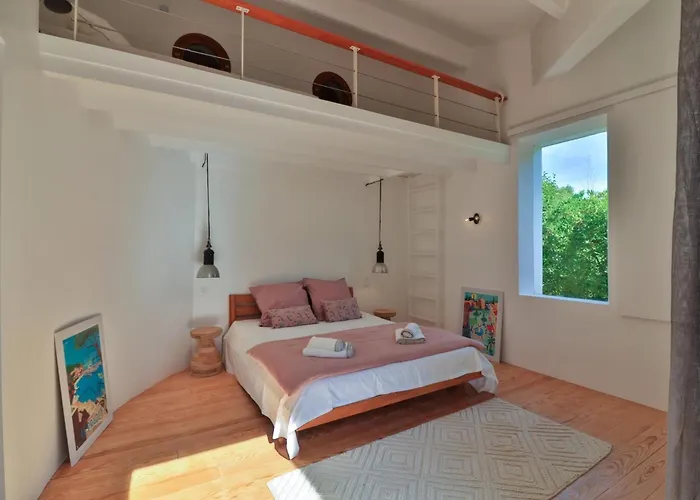 Mediterranean With Sea View In Bormes *