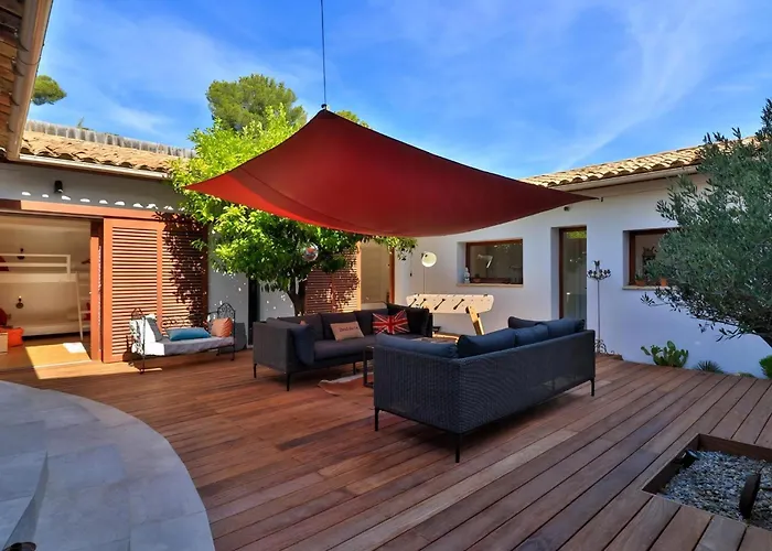 Mediterranean With Sea View In Bormes * Le Pradet