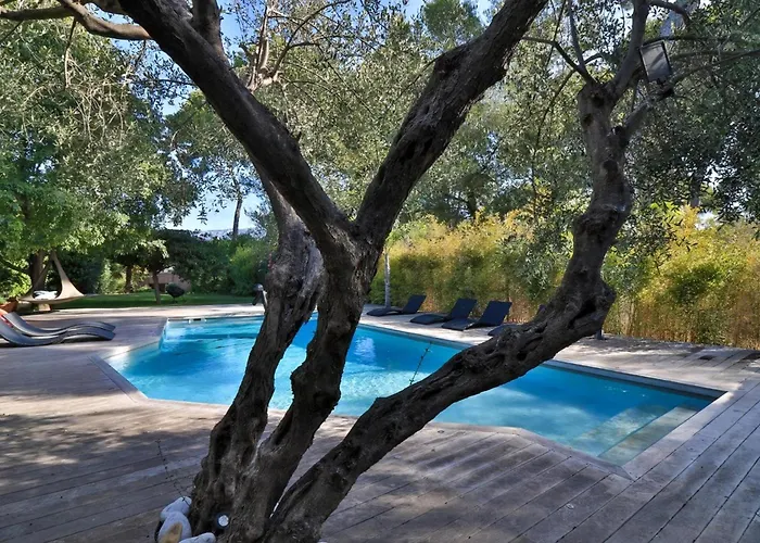 Mediterranean With Sea View In Bormes *
